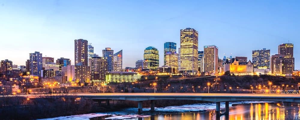 De la Modernidad a la Aurora Boreal: Un Viaje por Edmonton, Yellowknife y Whitehorse