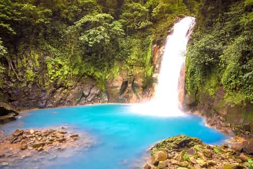 La Magia de Río Celeste Cat Turista con traslados regulares - Costa Rica