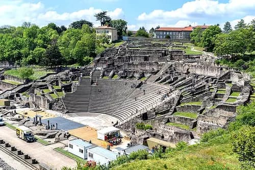 Visita al Museo de la Civilización Galo-Romana | Paseo por el Casco Antiguo | Visita al Parque de Gerland.