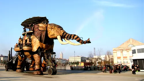 Paseo por el Jardín de las Plantas | Visita al Museo de las Artes | Visita al Parque Temático Les Machines de l’Île.