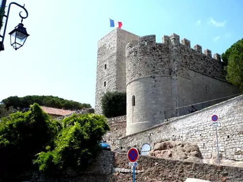 Museo de la Castre | Subida al Castillo de Le Suquet | Mercado de Forville.