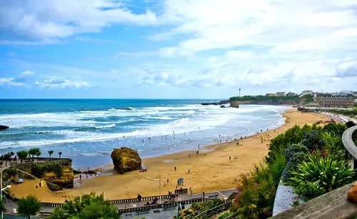 Playa Grande Plage | Museo Asiático | Visita al Puerto Viejo.