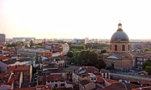 Entre el azul del mar y el rosa de la ciudad: Cannes a Toulouse.