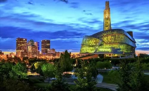 Parque Provencher en Saint-Boniface | Le Musée de Saint-Boniface Museum | Portage Place Mall