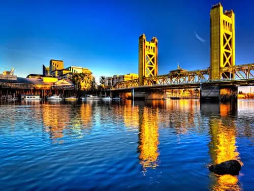 ¡Despega de San Francisco hacia Sacramento!