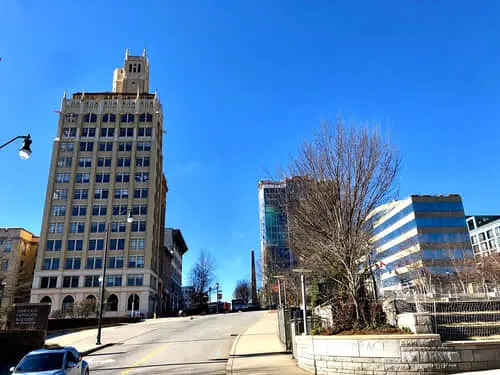 Asheville te Recibe: Arte, Paisajes y una Energía Única