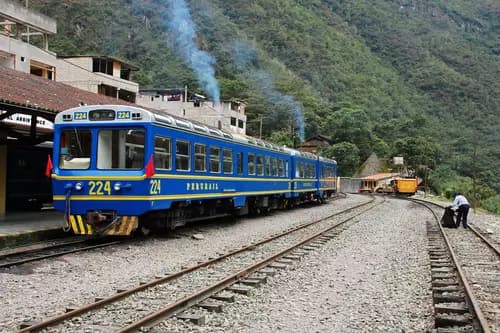 Tren hacia Machu Picchu y hospedaje en el pueblo de Machu Picchu