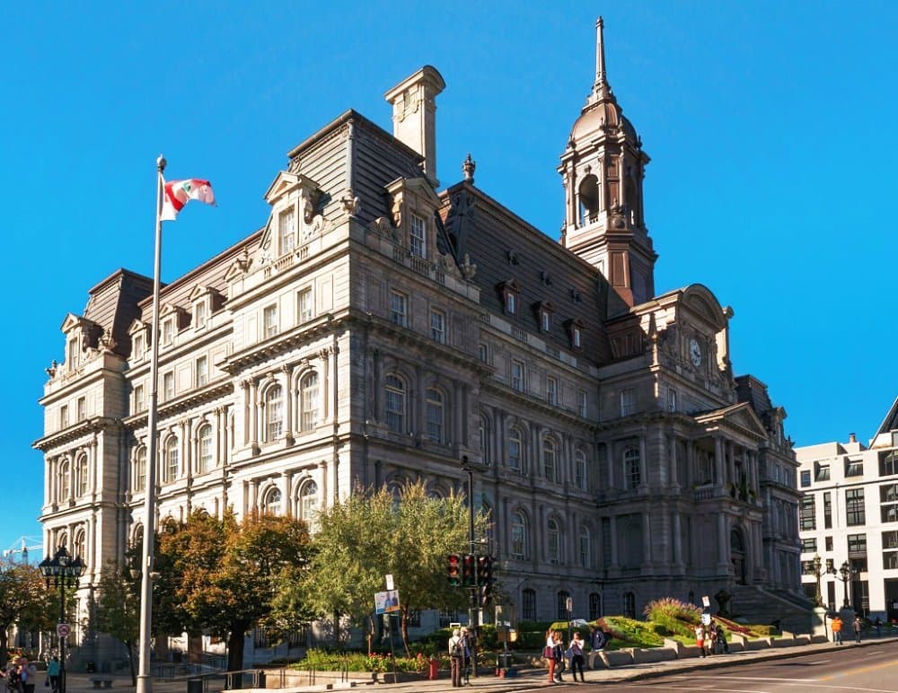Vuelo de Encantos Canadienses: De Montreal a Quebec y Charlottetown en Tiempo Récord