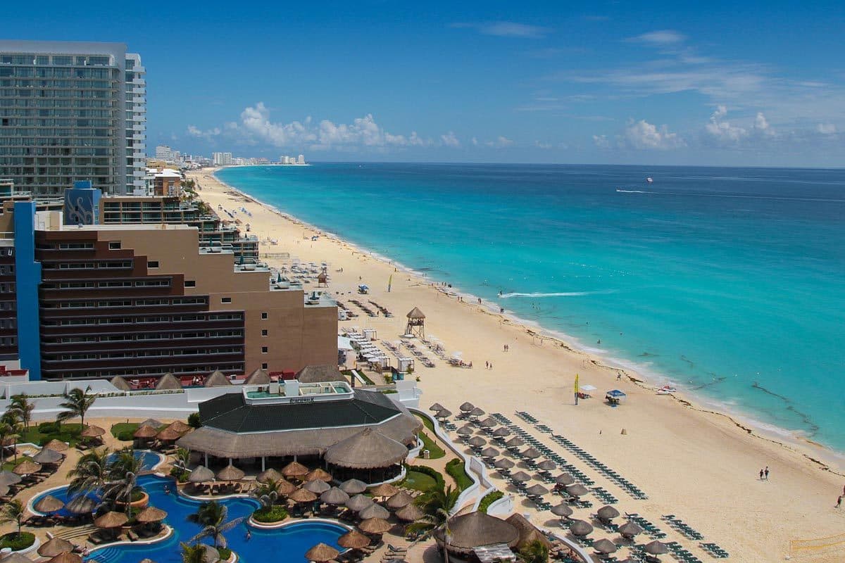 Graduación en Cancún, fiesta y amigos (La Opción moderada)