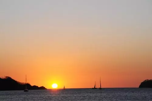 Playa Hermosa | Numu Brewing Company | Cena en Restaurante El Callejero