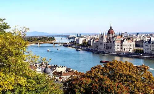 (Lunes) Budapest