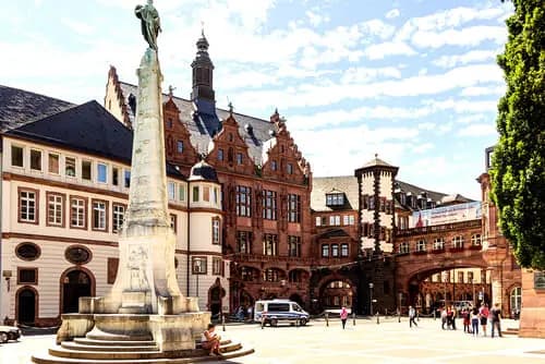 (Lunes) Frankfurt – Rothemburgo – Fussen – Innsbruck