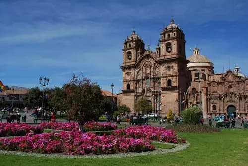 Vuelo de Lima a Cuzco y traslado al hotel