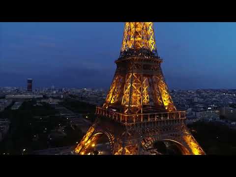 (Jueves) París.
